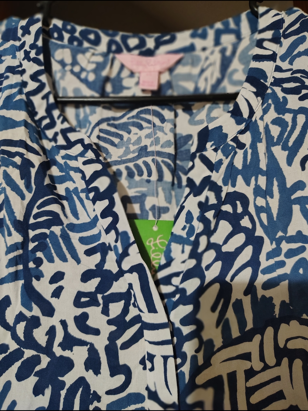 Lilly Pulitzer Blue and White Patterned Women's Top